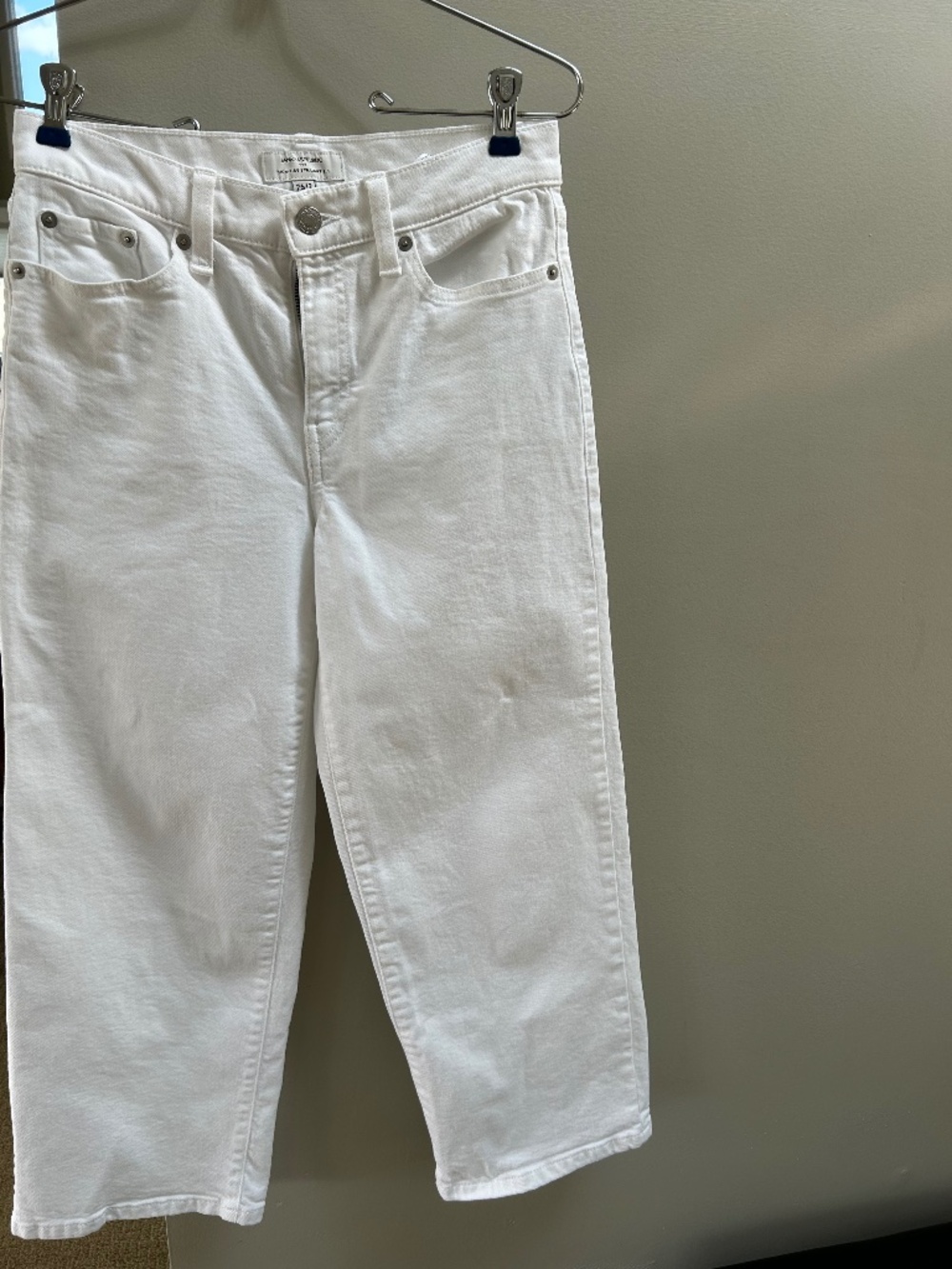 Banana Republic white straight legged cropped jean